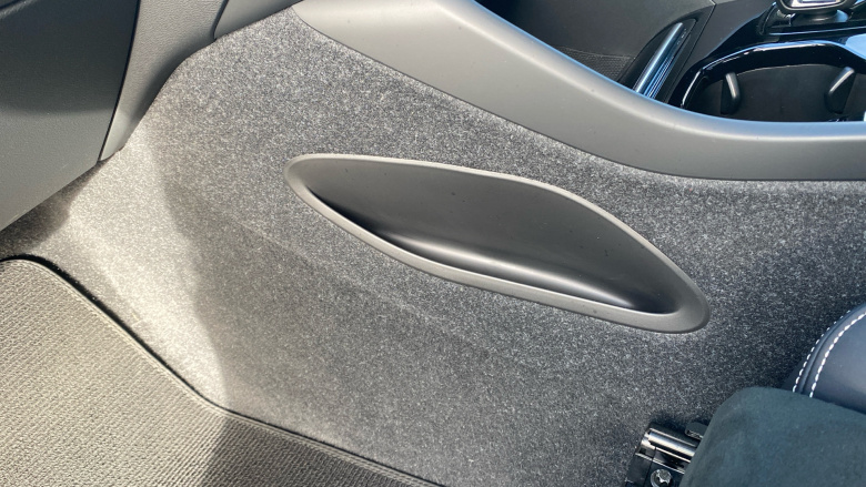 Volvo XC40 2.0 B4P Ultimate Dark 5dr Auto Petrol Estate